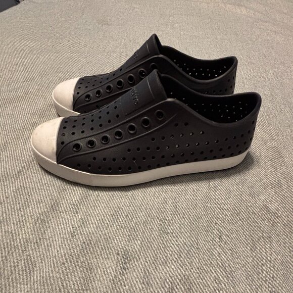 NWOB NATIVE Women’s Jefferson Shoe, W8 (Black) RETAIL $55 - Picture 1 of 6